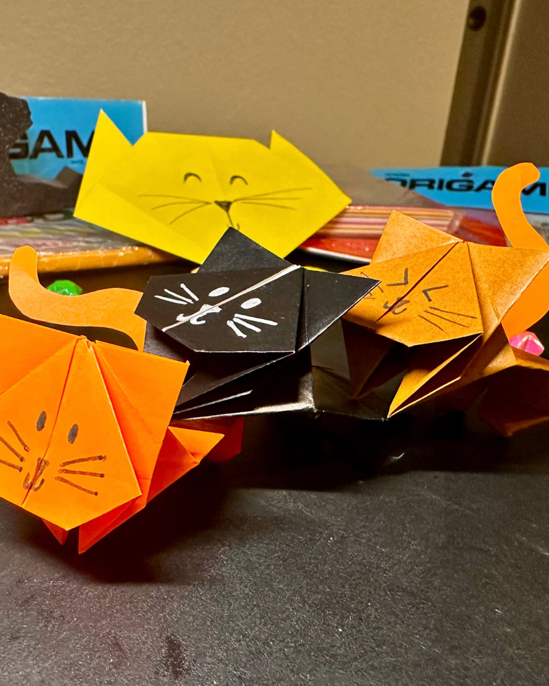 Load image into Gallery viewer, Jumping Origami Paper Cats
